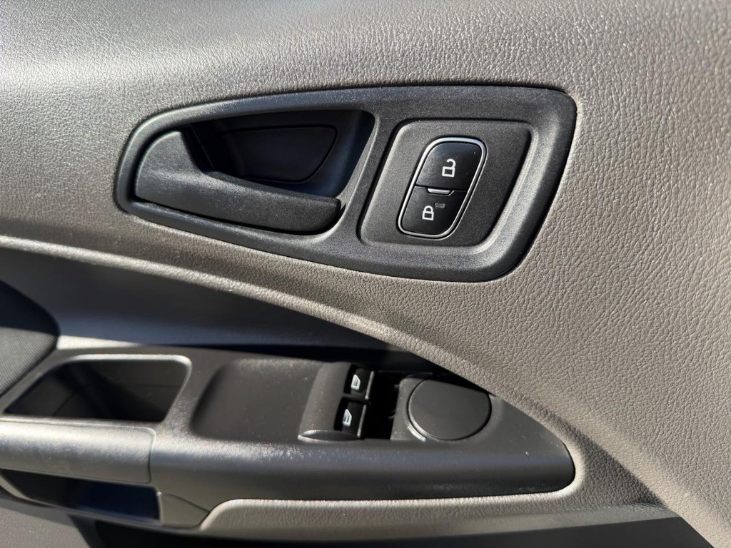 Ford Transit Connect Vehicle Full-screen Gallery Image 34