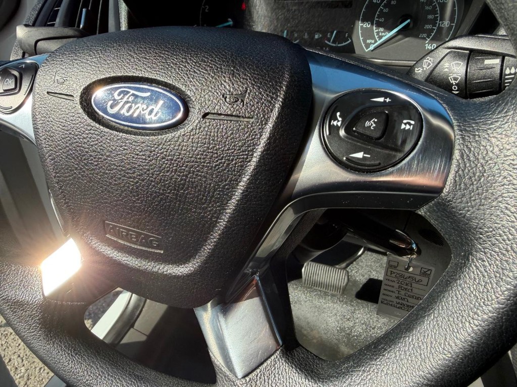 Ford Transit Connect Vehicle Full-screen Gallery Image 36