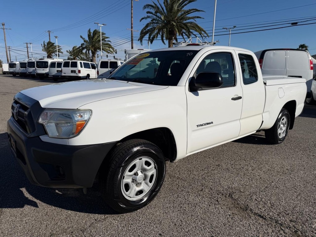 Toyota Tacoma Vehicle Full-screen Gallery Image 12