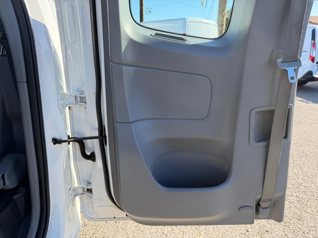 Toyota Tacoma Vehicle Full-screen Gallery Image 19