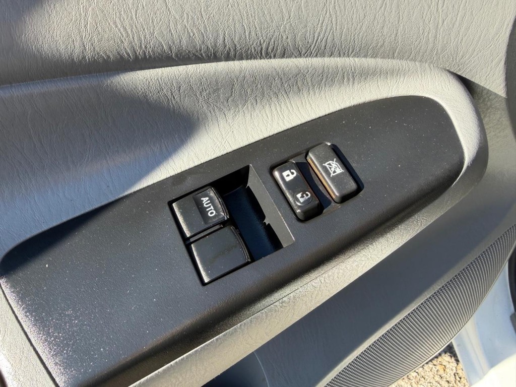 Toyota Tacoma Vehicle Full-screen Gallery Image 31