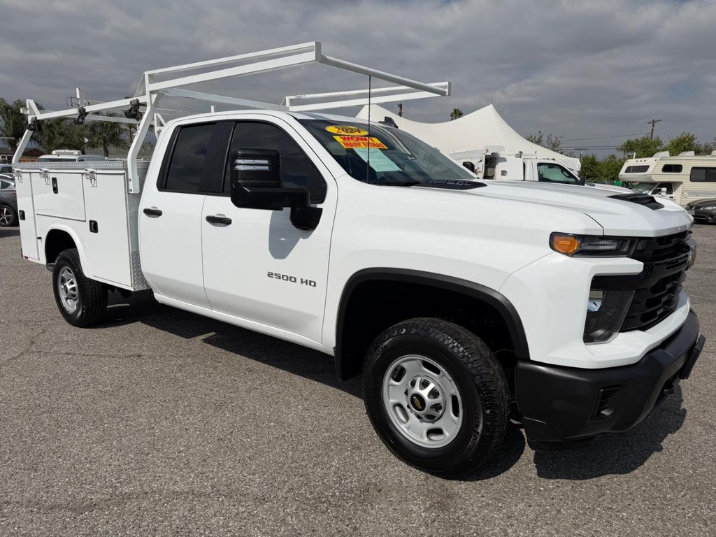 Chevrolet Silverado 2500HD Vehicle Full-screen Gallery Image 03