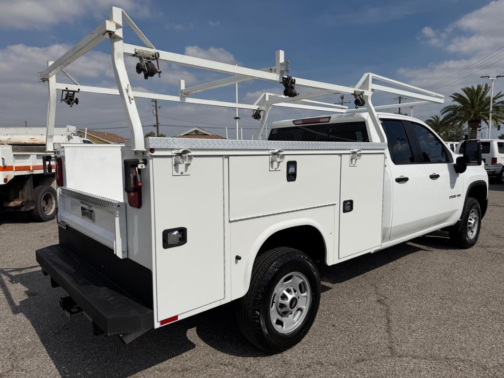 Chevrolet Silverado 2500HD Vehicle Full-screen Gallery Image 06