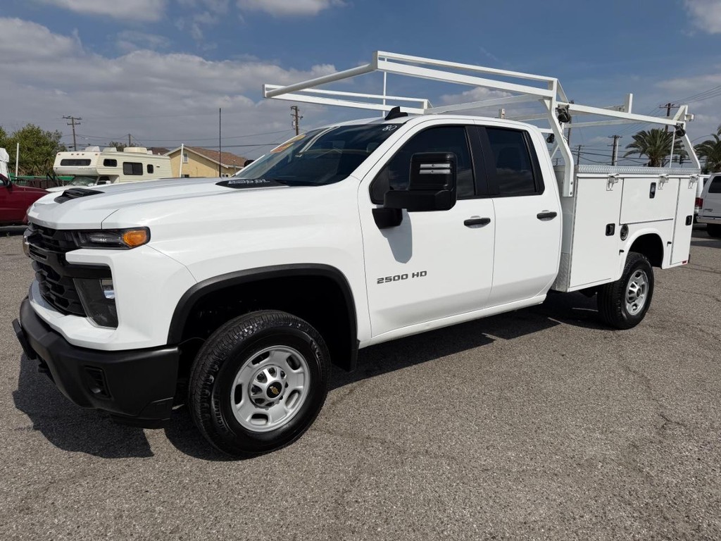 Chevrolet Silverado 2500HD Vehicle Full-screen Gallery Image 12