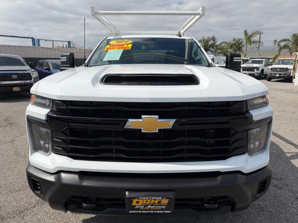 Chevrolet Silverado 2500HD Vehicle Full-screen Gallery Image 14