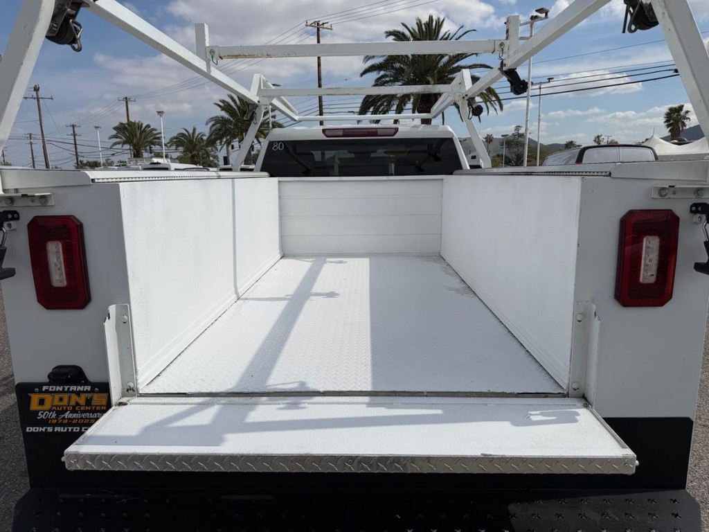 Chevrolet Silverado 2500HD Vehicle Full-screen Gallery Image 18