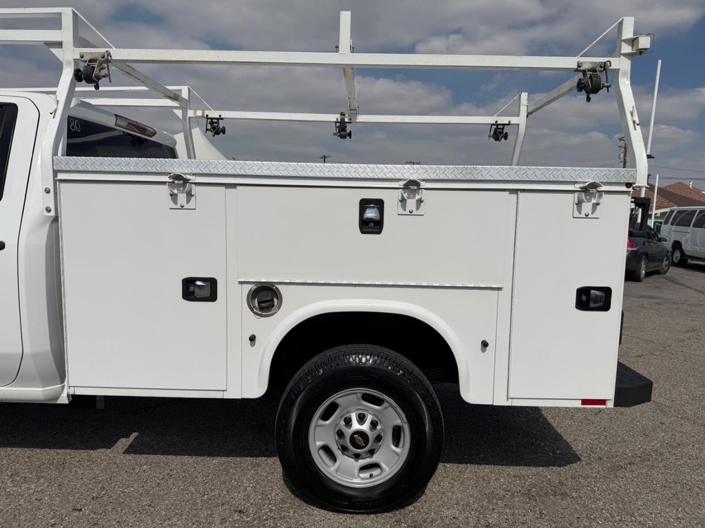 Chevrolet Silverado 2500HD Vehicle Full-screen Gallery Image 19