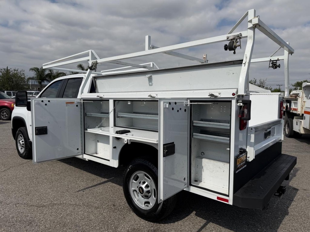 Chevrolet Silverado 2500HD Vehicle Full-screen Gallery Image 21