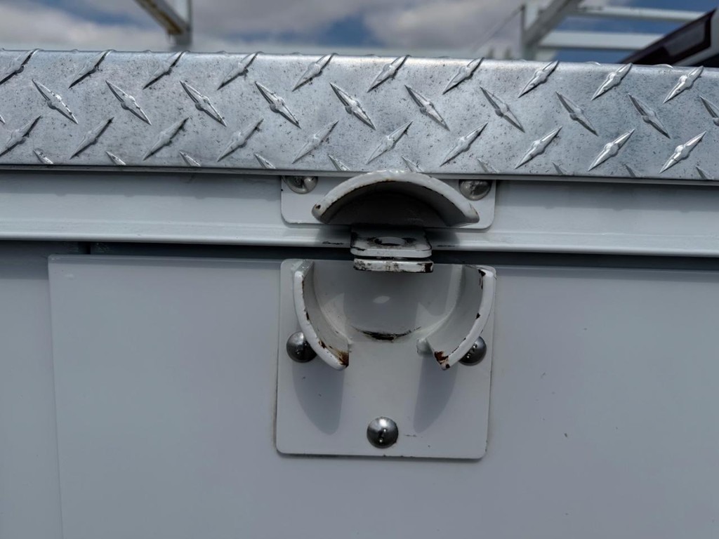 Chevrolet Silverado 2500HD Vehicle Full-screen Gallery Image 23