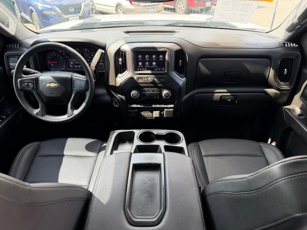 Chevrolet Silverado 2500HD Vehicle Full-screen Gallery Image 33