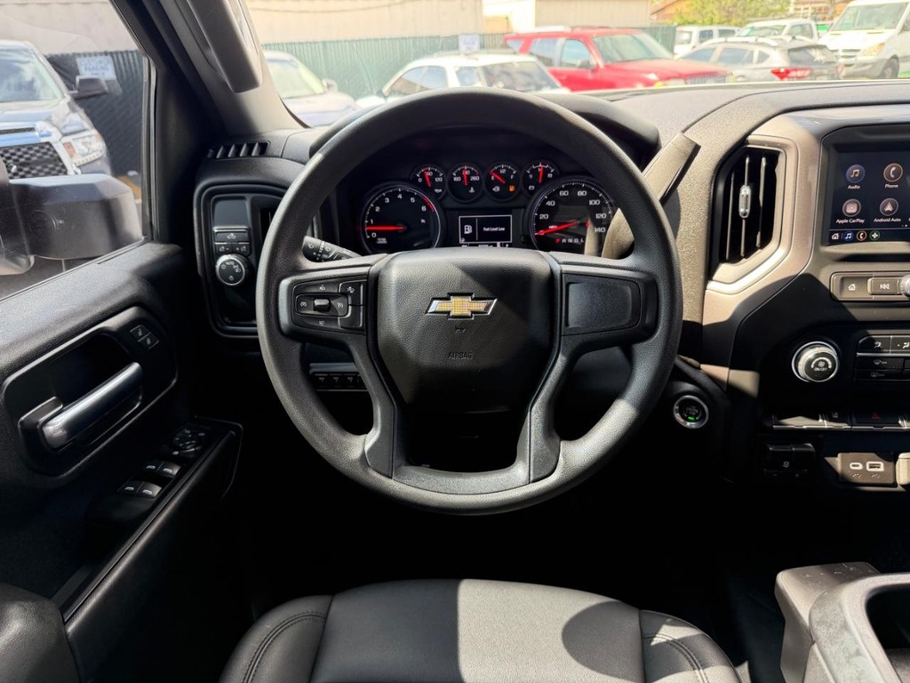 Chevrolet Silverado 2500HD Vehicle Full-screen Gallery Image 37