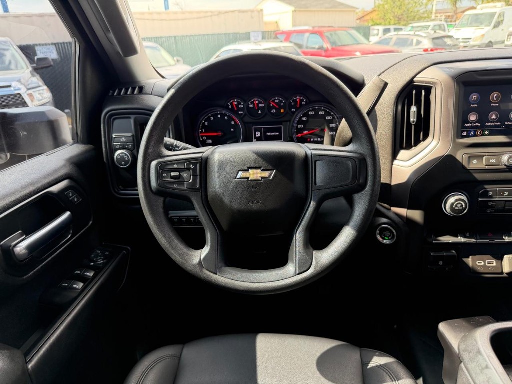 Chevrolet Silverado 2500HD Vehicle Full-screen Gallery Image 38