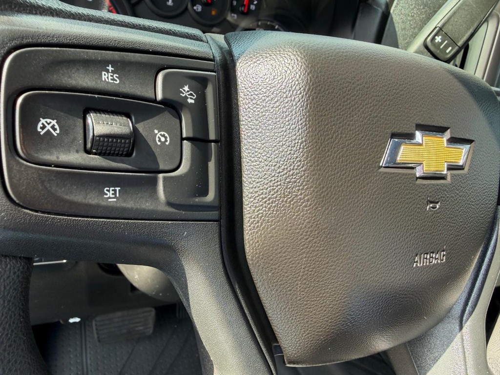 Chevrolet Silverado 2500HD Vehicle Full-screen Gallery Image 39