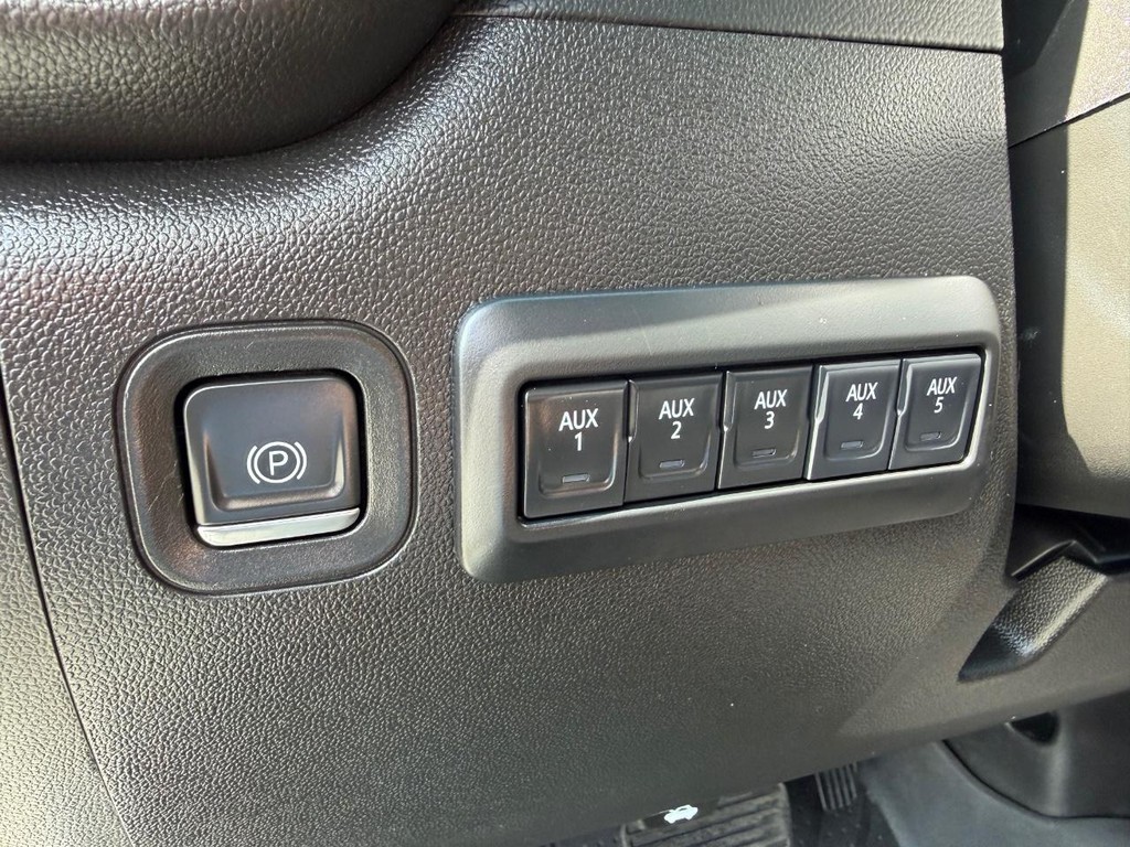 Chevrolet Silverado 2500HD Vehicle Full-screen Gallery Image 42