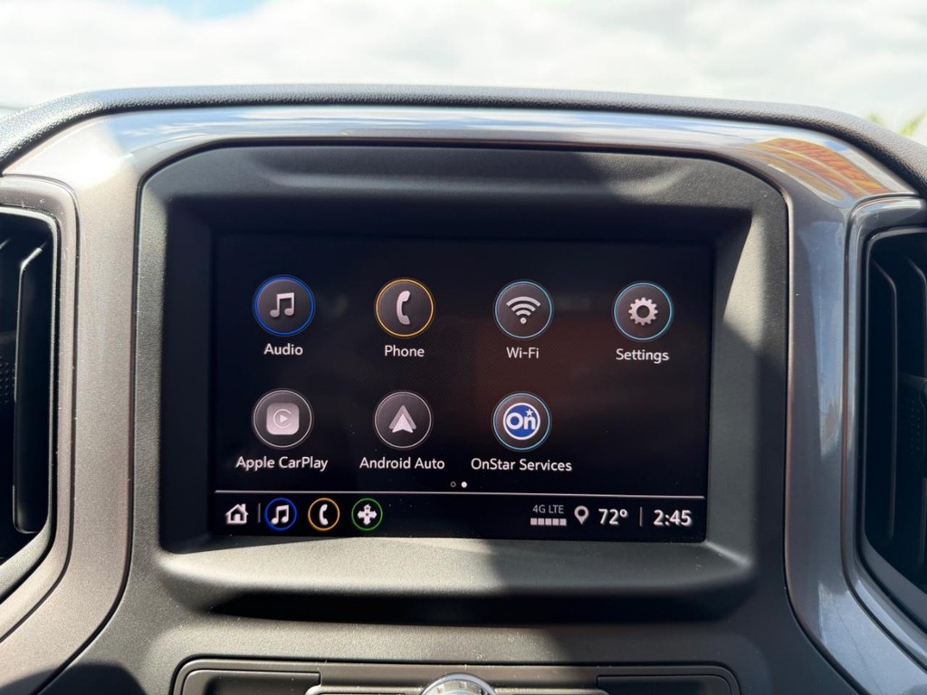 Chevrolet Silverado 2500HD Vehicle Full-screen Gallery Image 46