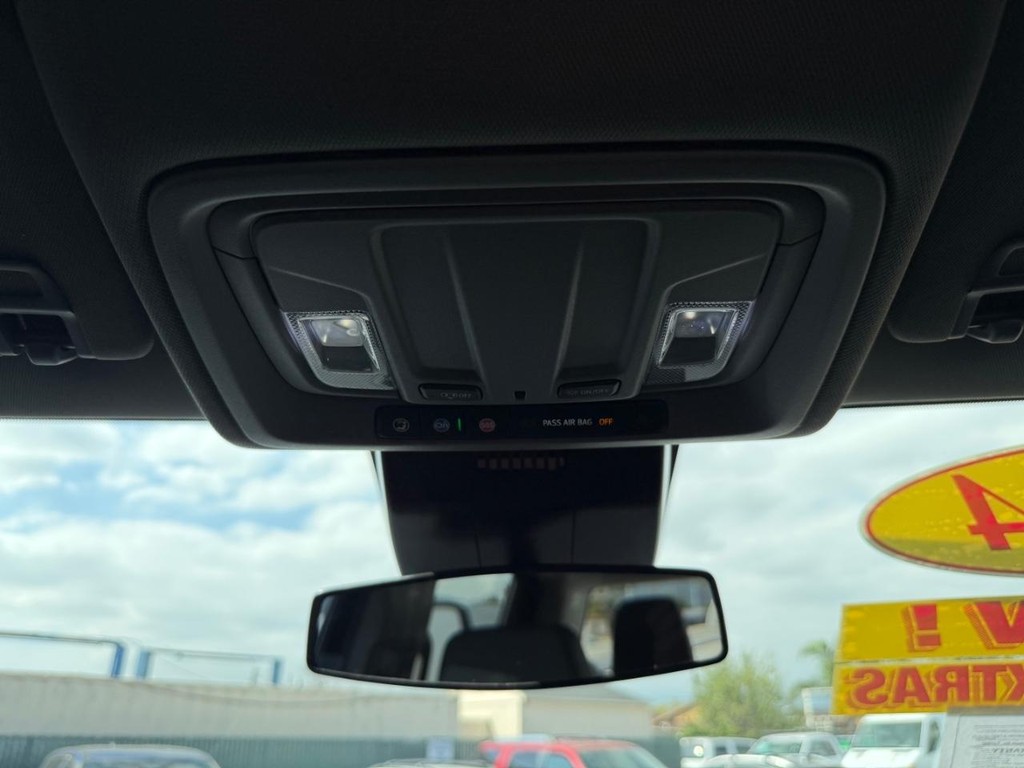 Chevrolet Silverado 2500HD Vehicle Full-screen Gallery Image 47