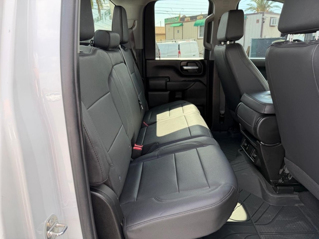 Chevrolet Silverado 2500HD Vehicle Full-screen Gallery Image 49