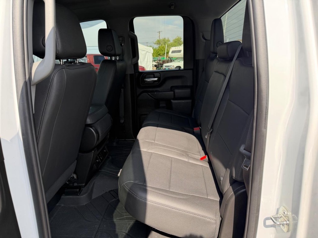 Chevrolet Silverado 2500HD Vehicle Full-screen Gallery Image 51