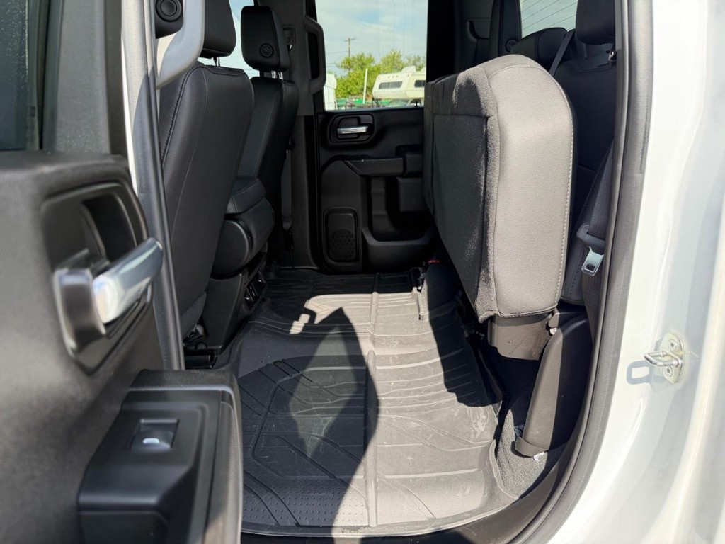 Chevrolet Silverado 2500HD Vehicle Full-screen Gallery Image 52