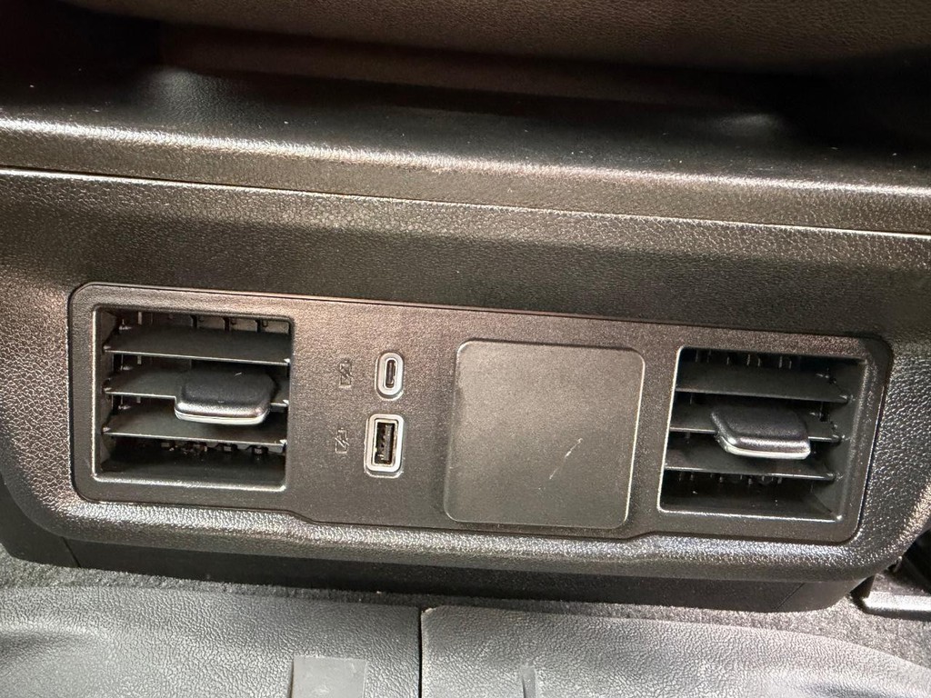 Chevrolet Silverado 2500HD Vehicle Full-screen Gallery Image 53