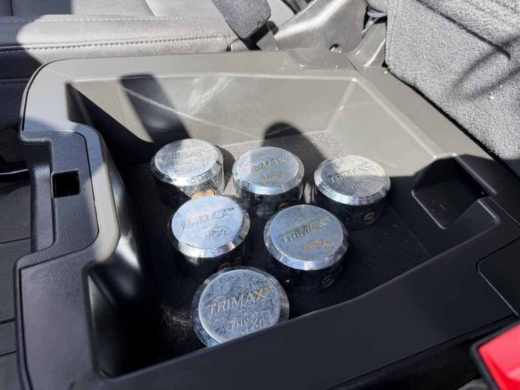 Chevrolet Silverado 2500HD Vehicle Full-screen Gallery Image 56