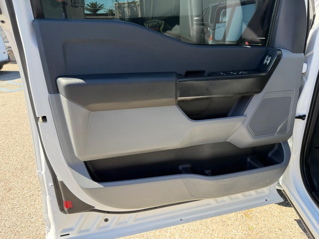 Ford F-150 Vehicle Full-screen Gallery Image 15