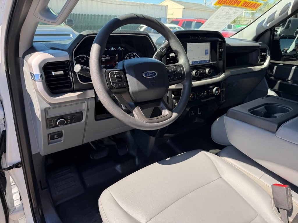 Ford F-150 Vehicle Full-screen Gallery Image 16