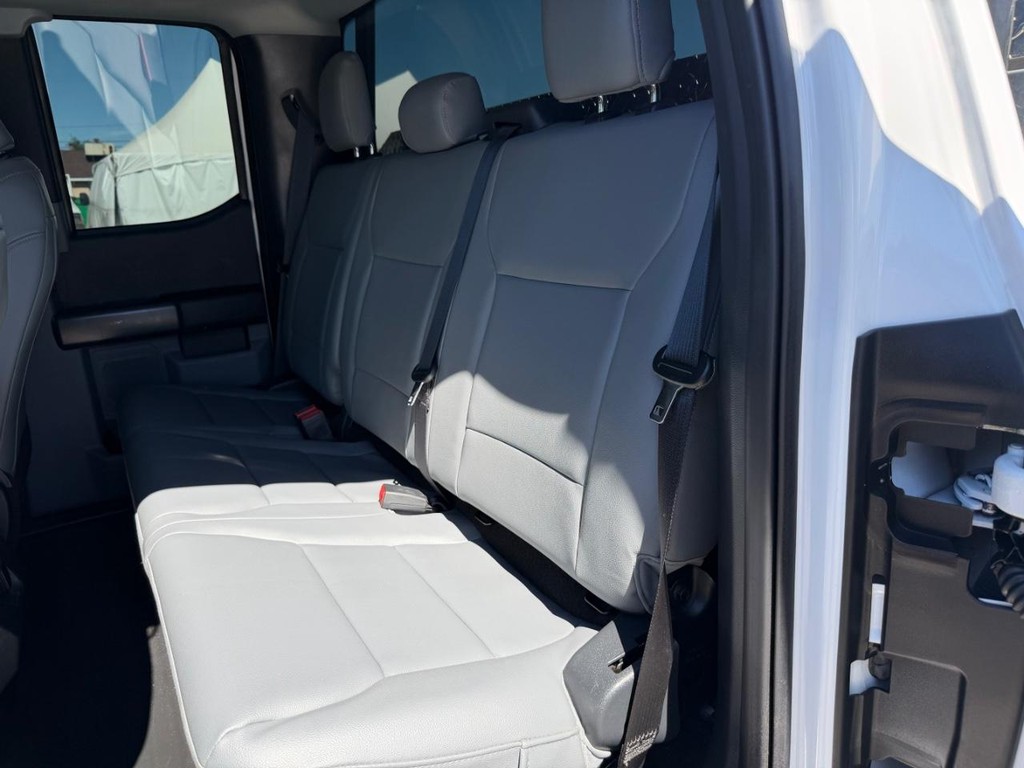 Ford F-150 Vehicle Full-screen Gallery Image 20