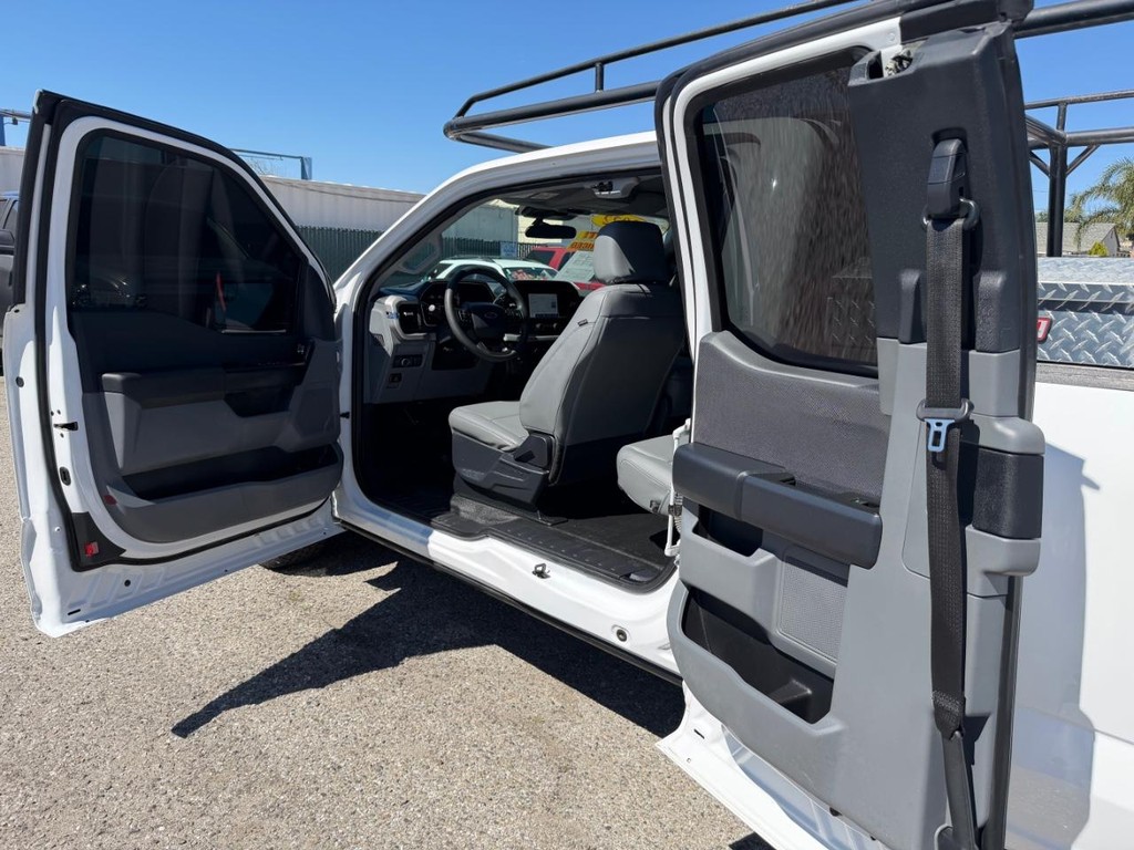 Ford F-150 Vehicle Full-screen Gallery Image 21