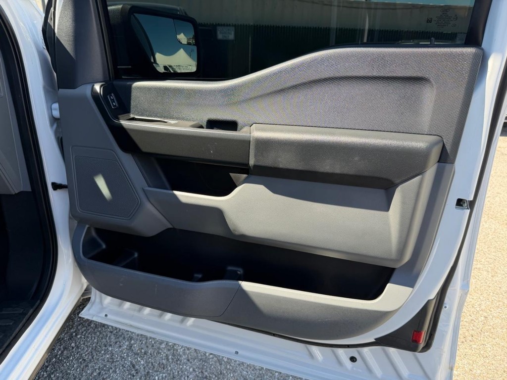 Ford F-150 Vehicle Full-screen Gallery Image 22