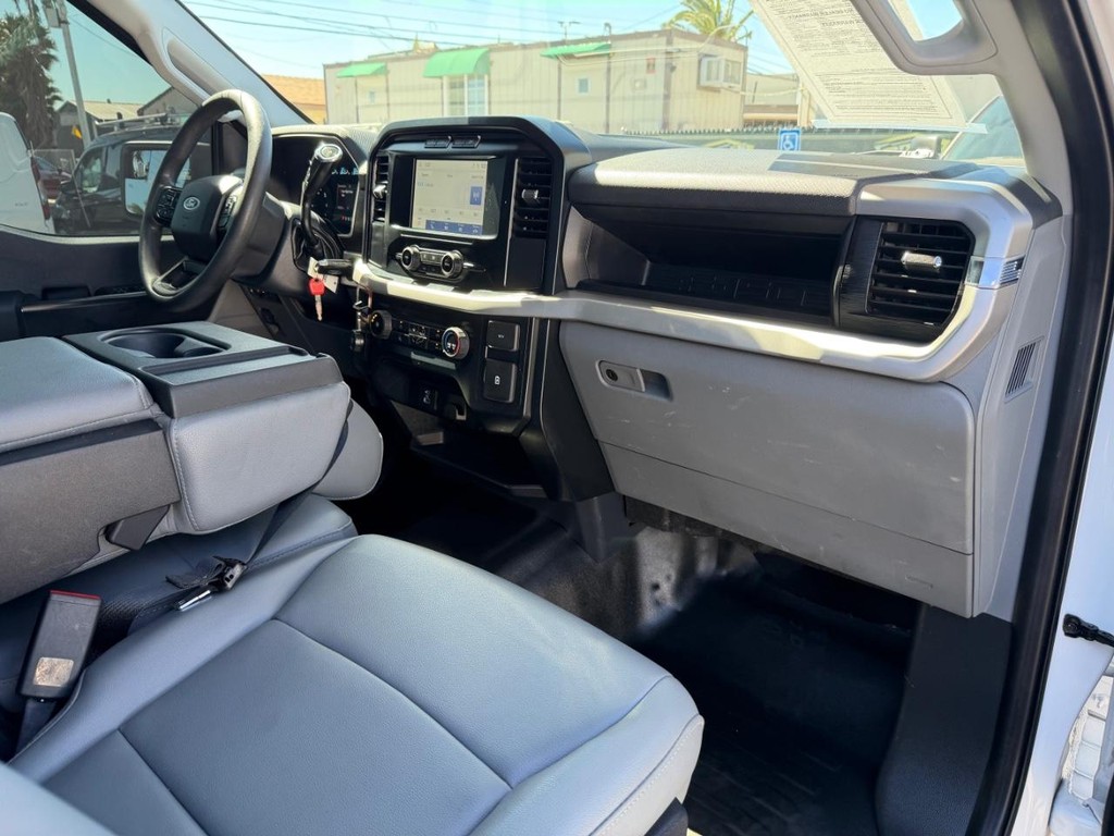 Ford F-150 Vehicle Full-screen Gallery Image 23