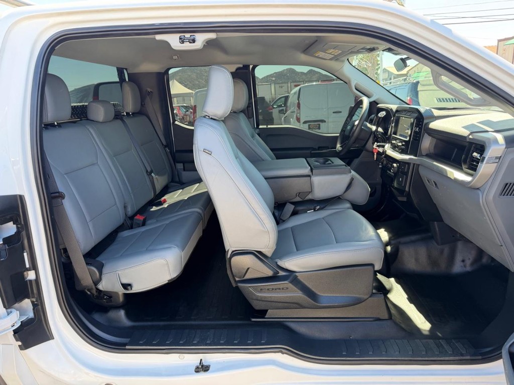 Ford F-150 Vehicle Full-screen Gallery Image 24