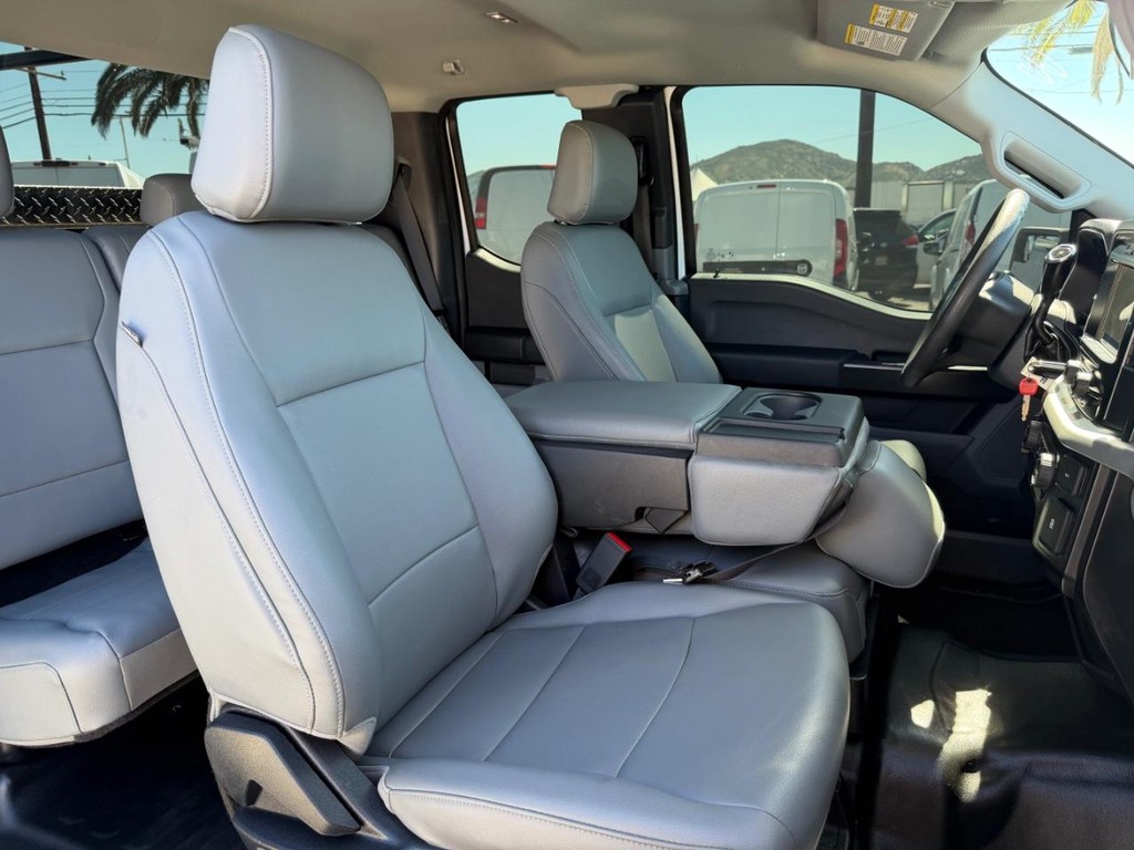 Ford F-150 Vehicle Full-screen Gallery Image 25