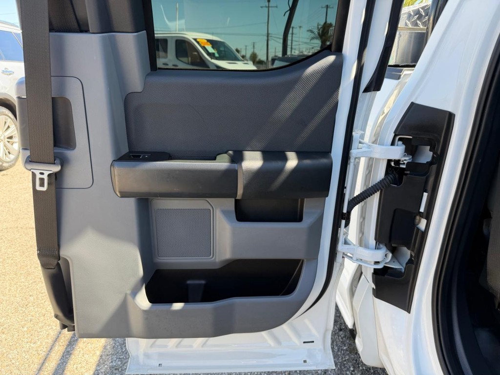 Ford F-150 Vehicle Full-screen Gallery Image 26