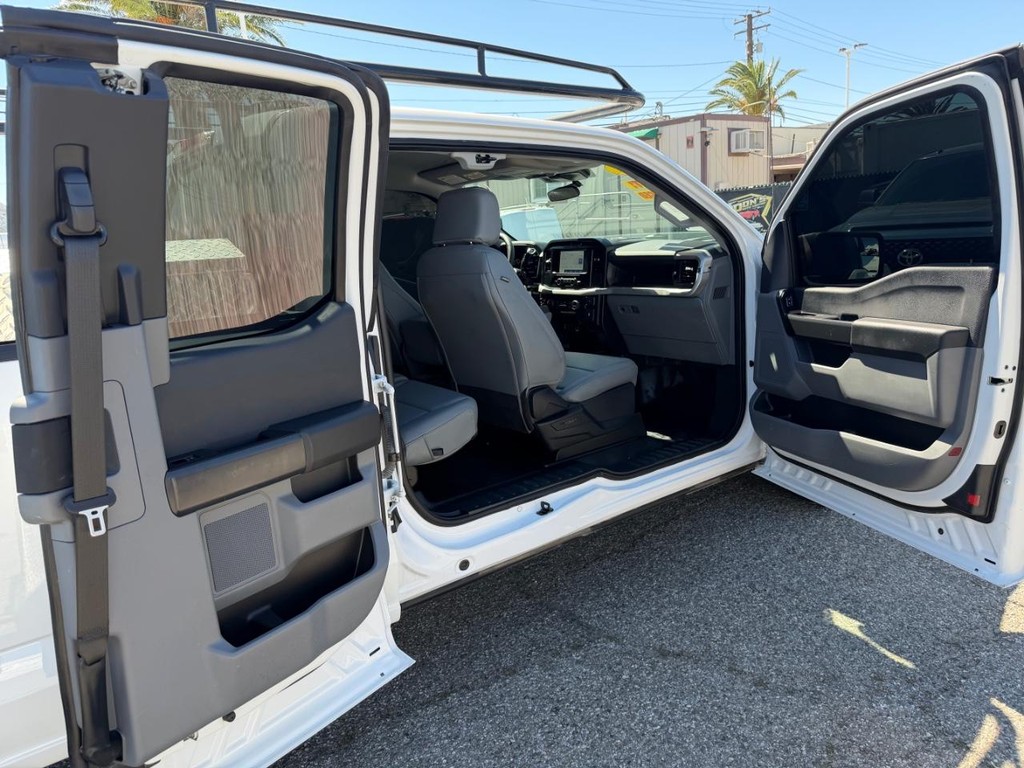 Ford F-150 Vehicle Full-screen Gallery Image 28