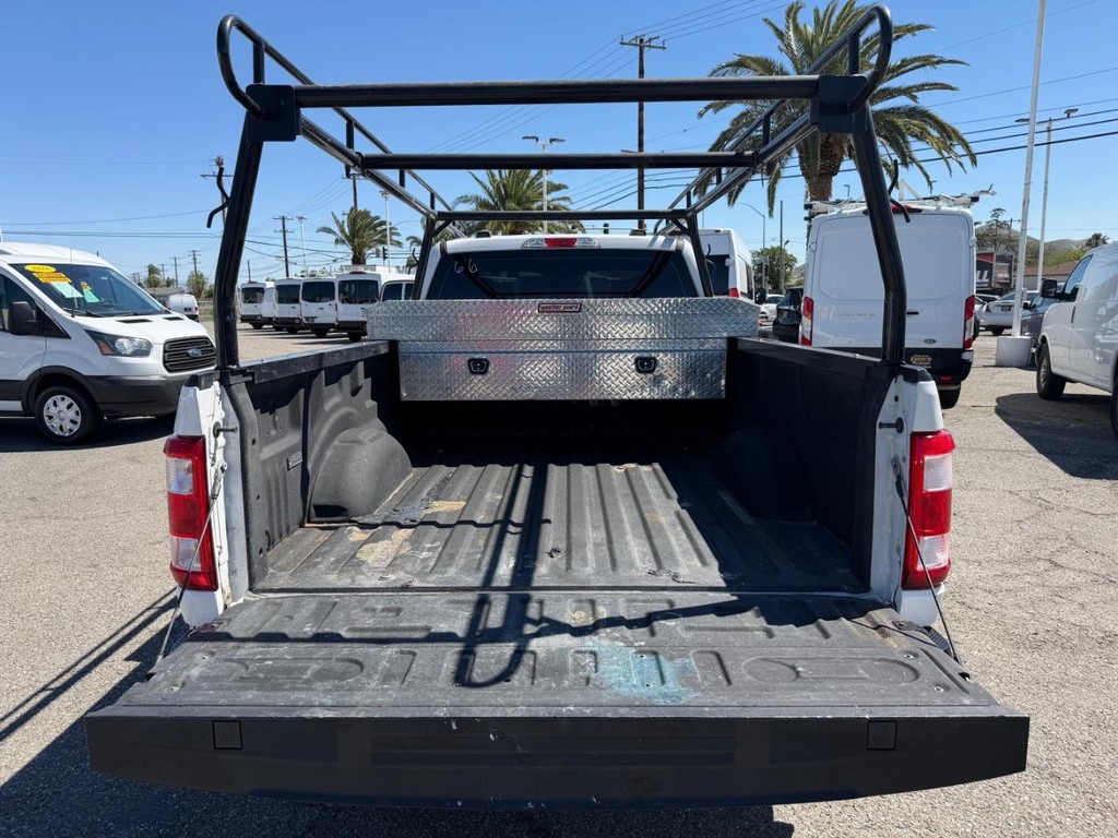 Ford F-150 Vehicle Full-screen Gallery Image 37