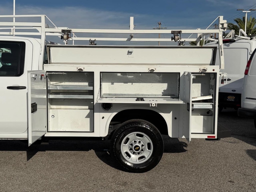 Chevrolet Silverado 2500HD Vehicle Full-screen Gallery Image 20