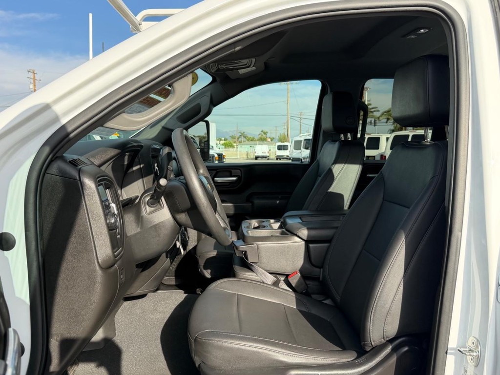 Chevrolet Silverado 2500HD Vehicle Full-screen Gallery Image 26