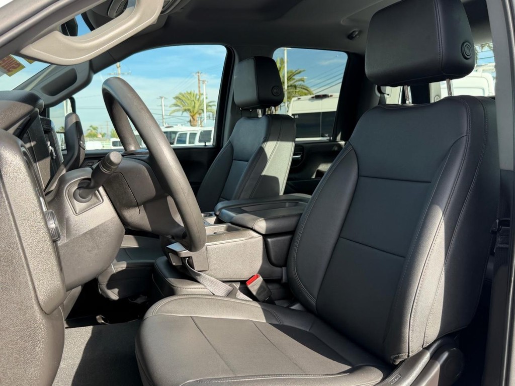 Chevrolet Silverado 2500HD Vehicle Full-screen Gallery Image 27