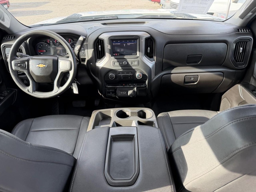 Chevrolet Silverado 2500HD Vehicle Full-screen Gallery Image 32