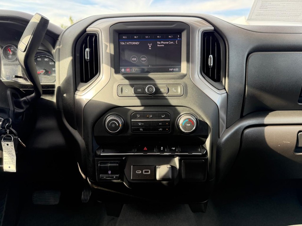 Chevrolet Silverado 2500HD Vehicle Full-screen Gallery Image 34