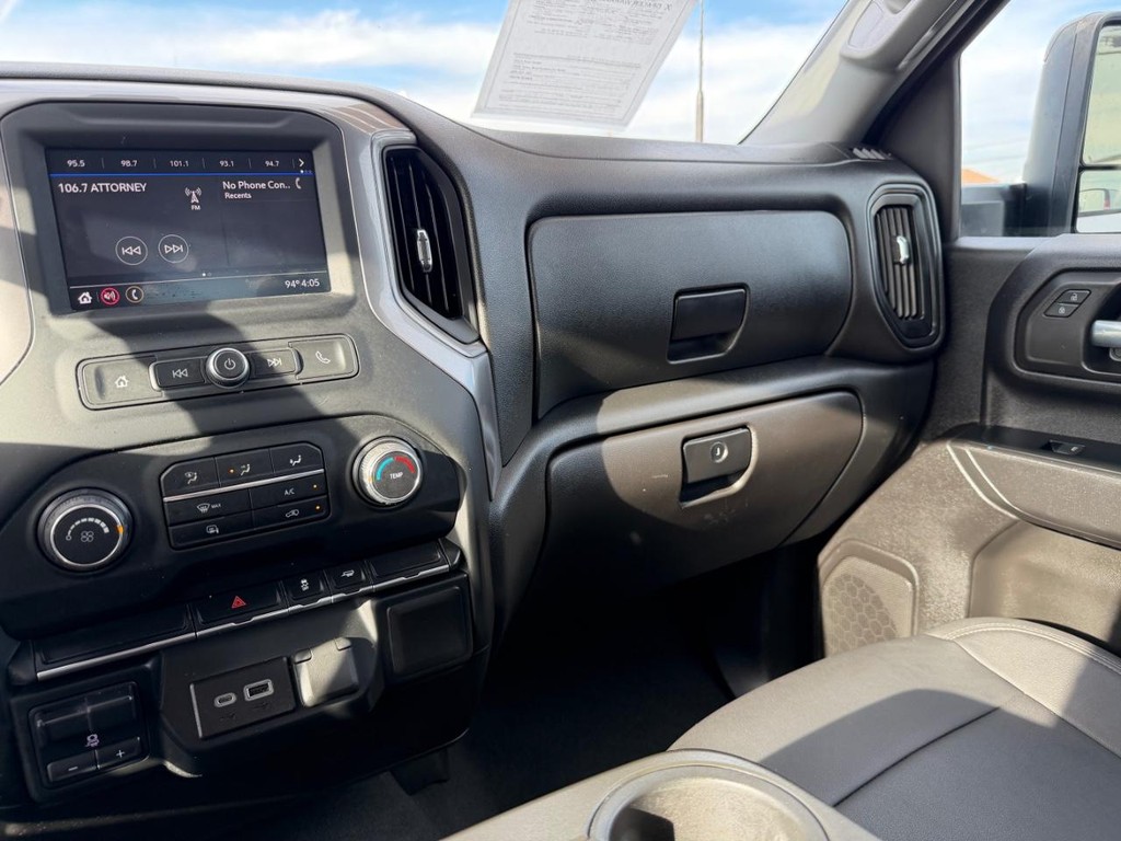 Chevrolet Silverado 2500HD Vehicle Full-screen Gallery Image 35