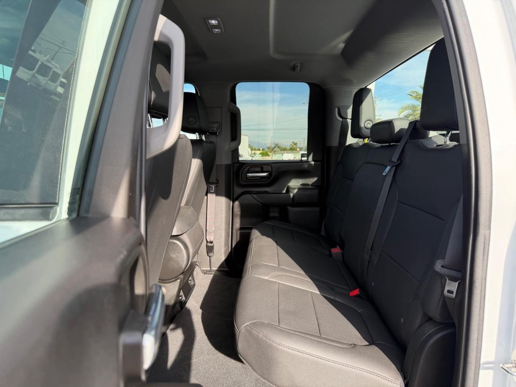 Chevrolet Silverado 2500HD Vehicle Full-screen Gallery Image 41