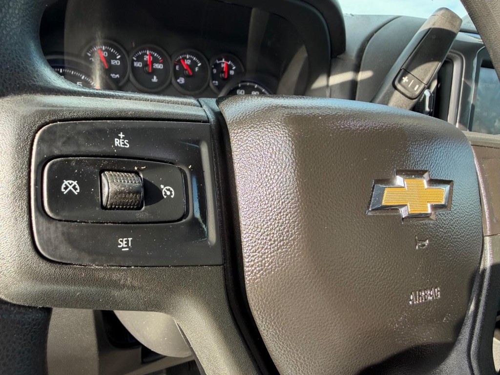 Chevrolet Silverado 2500HD Vehicle Full-screen Gallery Image 44