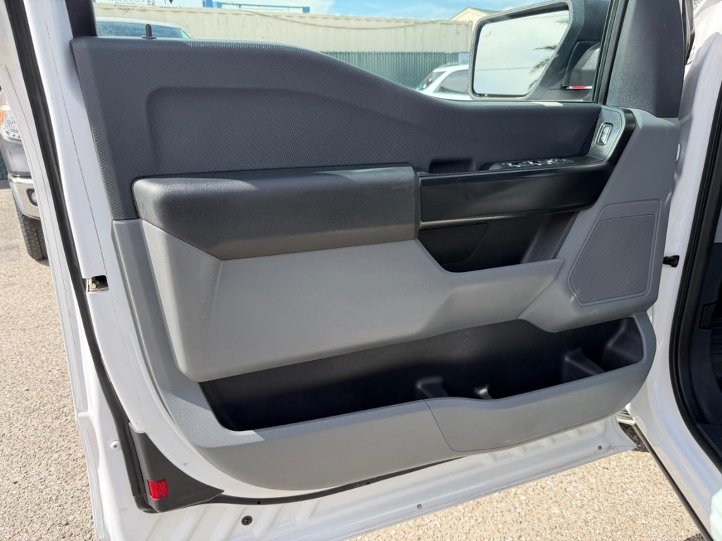 Ford F-150 Vehicle Full-screen Gallery Image 14