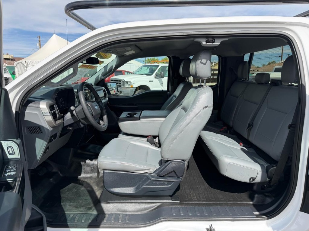 Ford F-150 Vehicle Full-screen Gallery Image 16