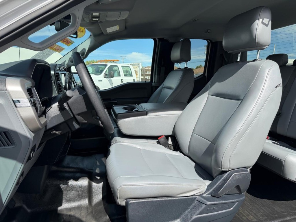 Ford F-150 Vehicle Full-screen Gallery Image 17