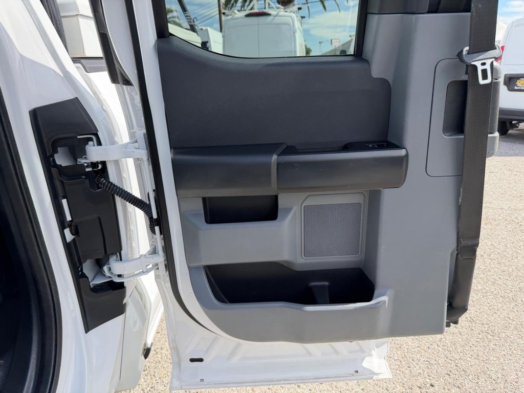 Ford F-150 Vehicle Full-screen Gallery Image 18