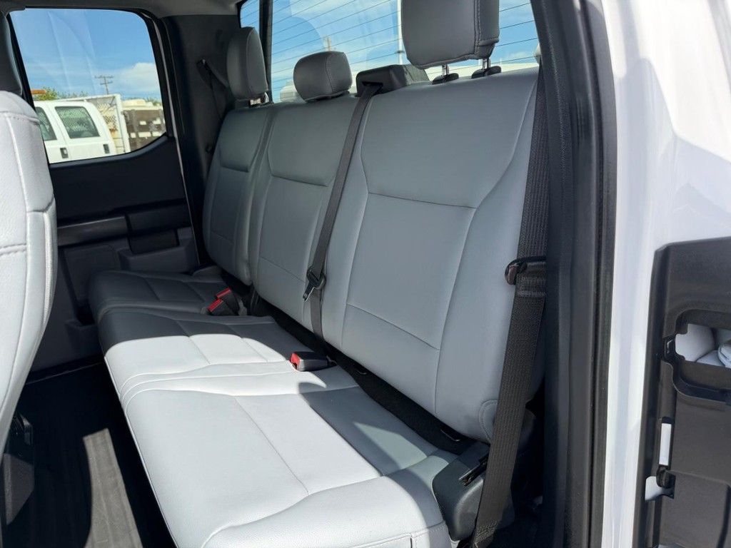 Ford F-150 Vehicle Full-screen Gallery Image 19