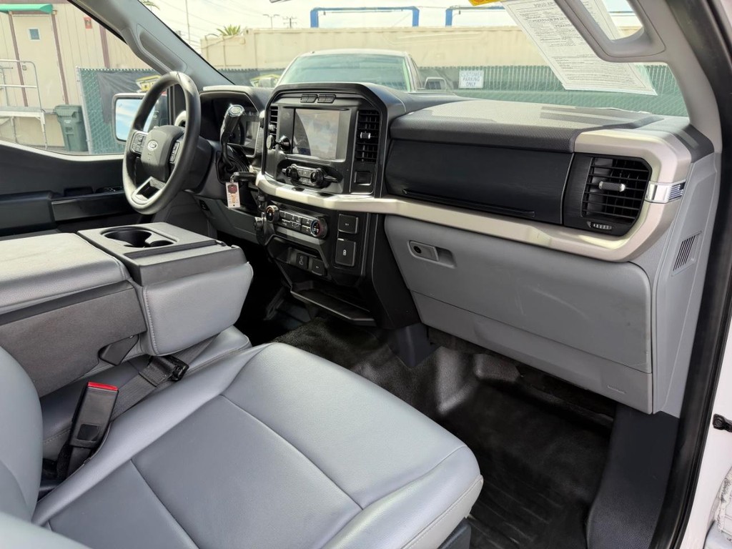 Ford F-150 Vehicle Full-screen Gallery Image 21